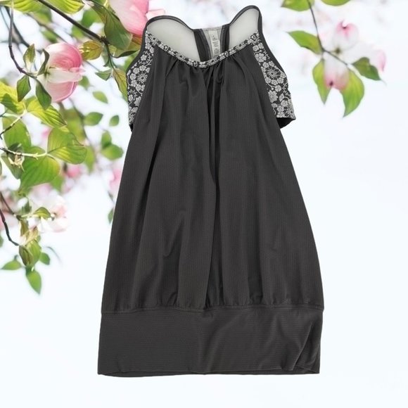 Lululemon no limits tank sIze 4 - Picture 4 of 4